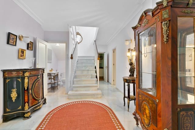 6 sovrum Villa till salu i Aloha Golf, Marbella med pool garage - 2 795 000 € (Ref: 9419507)