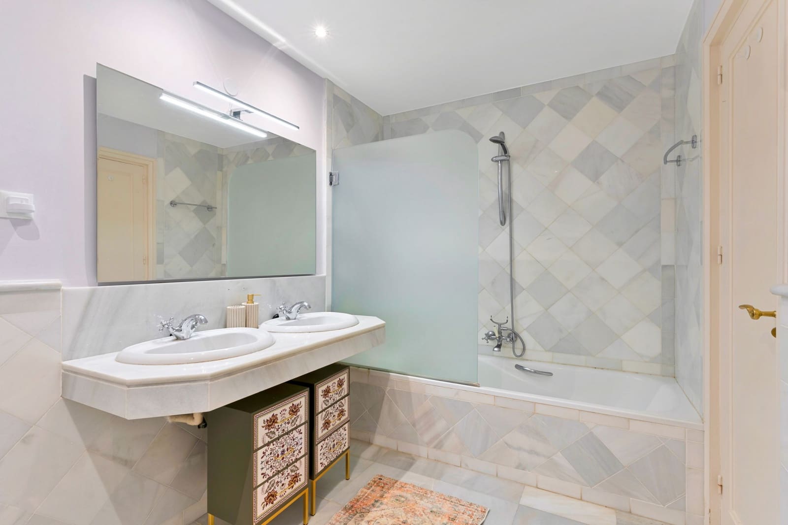 6 soveværelse Villa til salg i Nueva Andalucia med swimmingpool garage - € 2.795.000 (Ref: 9419507)