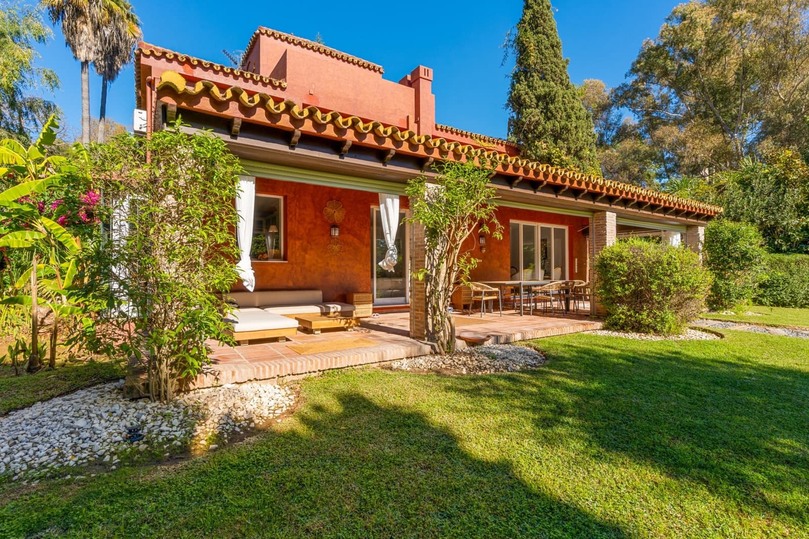6 soveværelse Villa til salg i Nueva Andalucia med swimmingpool garage - € 2.795.000 (Ref: 9419507)