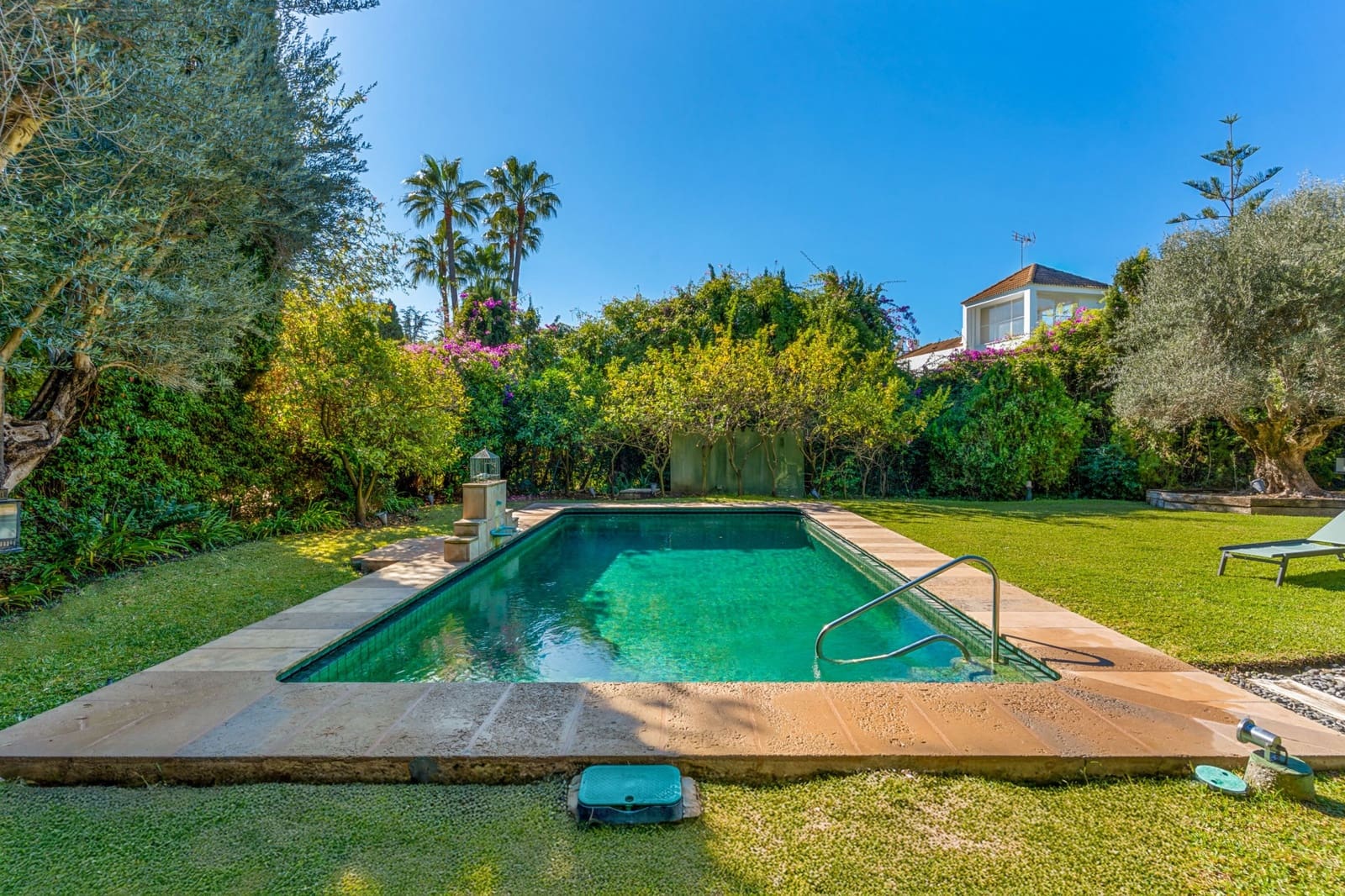 6 soveværelse Villa til salg i Nueva Andalucia med swimmingpool garage - € 2.795.000 (Ref: 9419507)