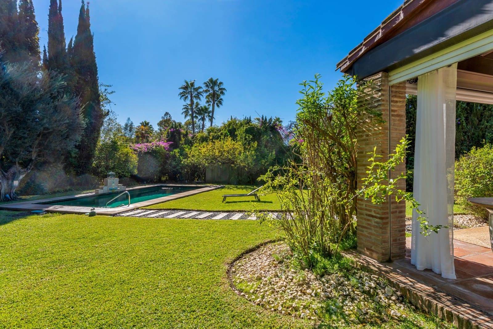 6 soveværelse Villa til salg i Nueva Andalucia med swimmingpool garage - € 2.795.000 (Ref: 9419507)