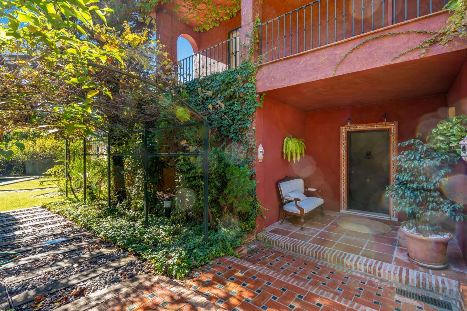 6 soveværelse Villa til salg i Nueva Andalucia med swimmingpool garage - € 2.795.000 (Ref: 9419507)