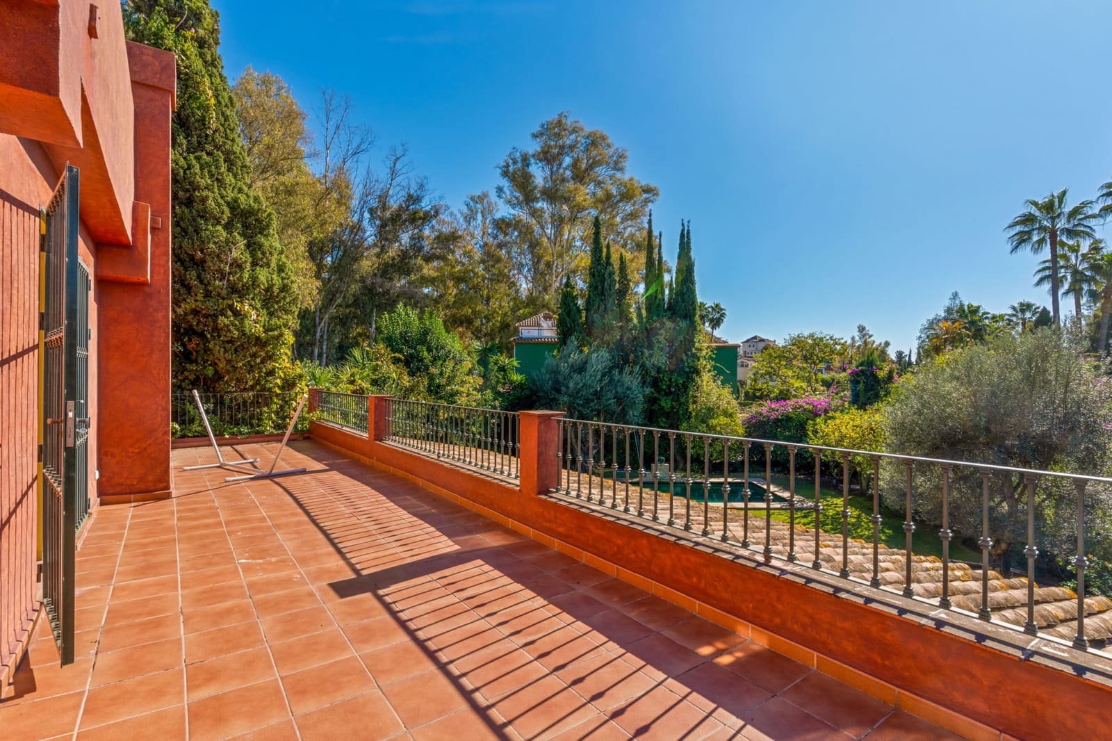 6 soveværelse Villa til salg i Nueva Andalucia med swimmingpool garage - € 2.795.000 (Ref: 9419507)