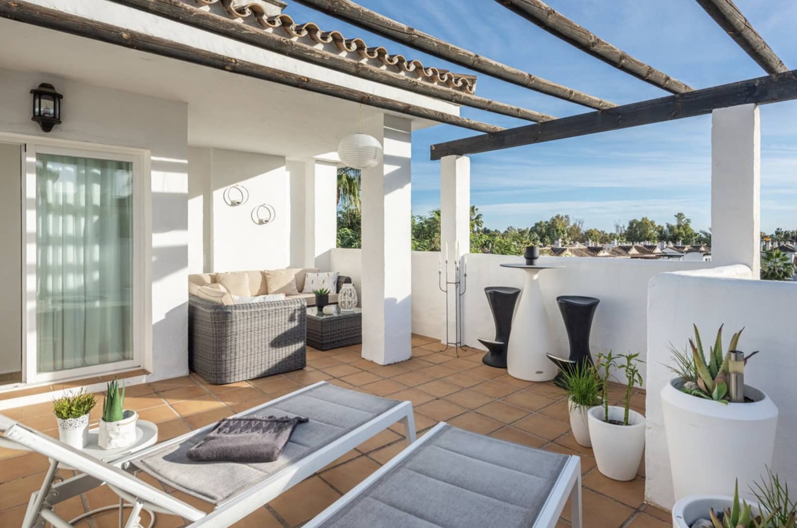 3 bedroom Penthouse for sale in Nueva Andalucia with pool - € 589,000 (Ref: 9422202)