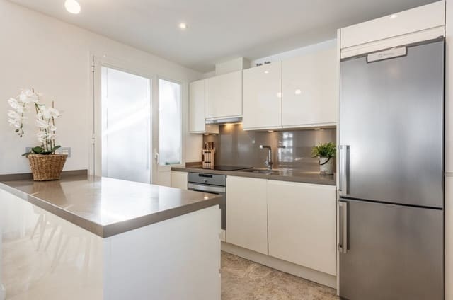 3 bedroom Penthouse for sale in Nueva Andalucia, Marbella with pool - € 589,000 (Ref: 9422202)