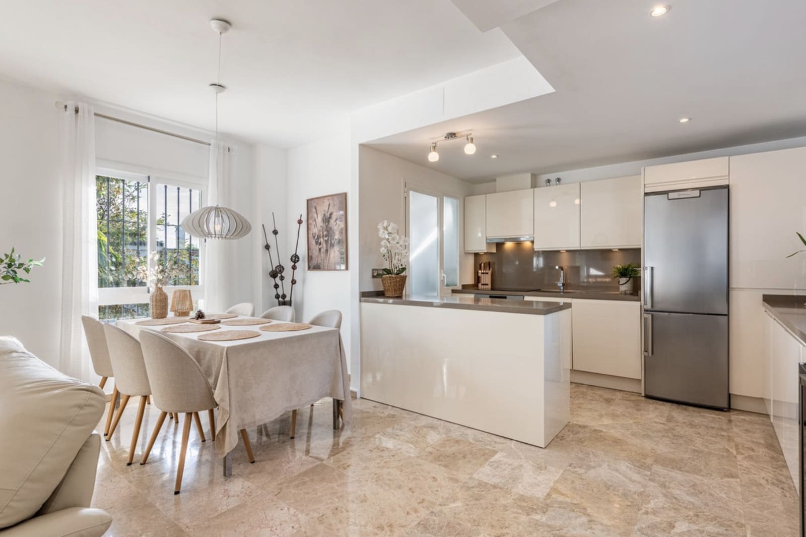 3 bedroom Penthouse for sale in Nueva Andalucia with pool - € 589,000 (Ref: 9422202)