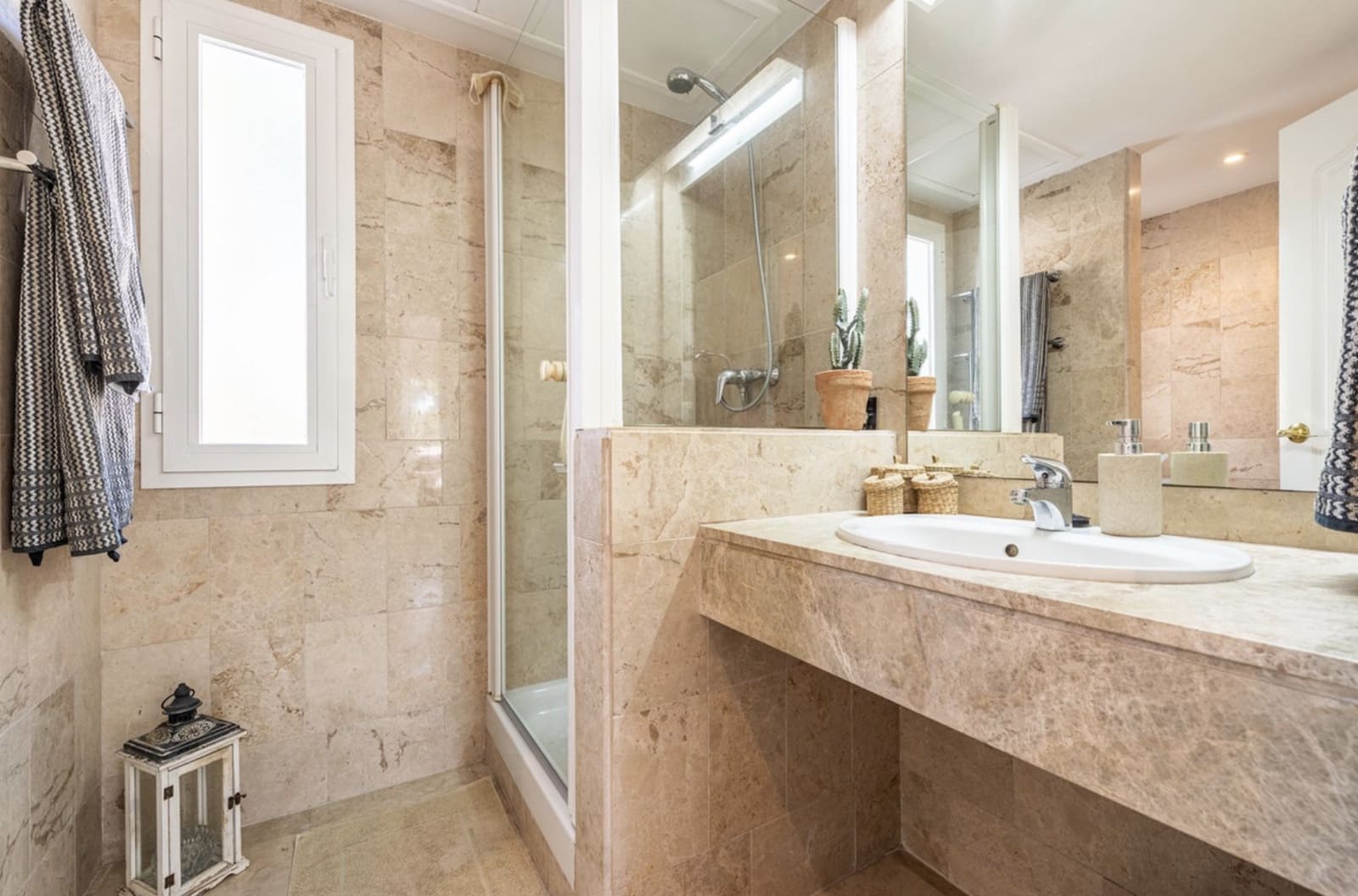 3 bedroom Penthouse for sale in Nueva Andalucia with pool - € 589,000 (Ref: 9422202)