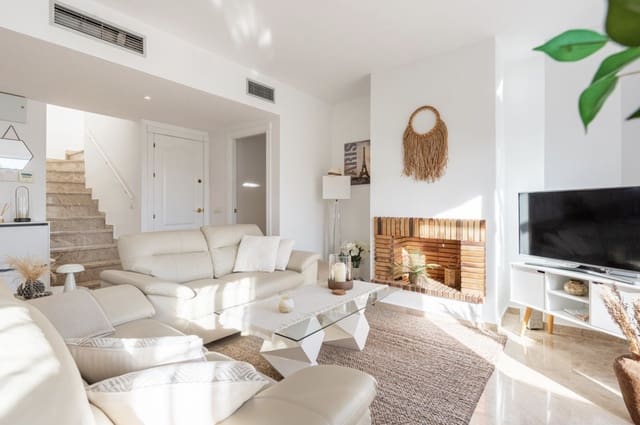 3 bedroom Penthouse for sale in Nueva Andalucia, Marbella with pool - € 589,000 (Ref: 9422202)