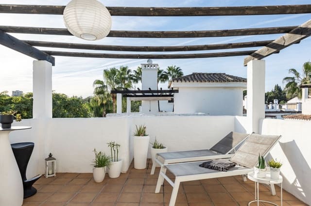 3 bedroom Penthouse for sale in Nueva Andalucia, Marbella with pool - € 589,000 (Ref: 9422202)