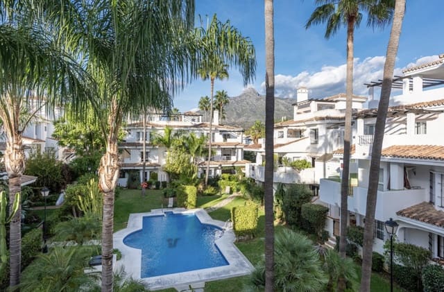 3 bedroom Penthouse for sale in Nueva Andalucia, Marbella with pool - € 589,000 (Ref: 9422202)