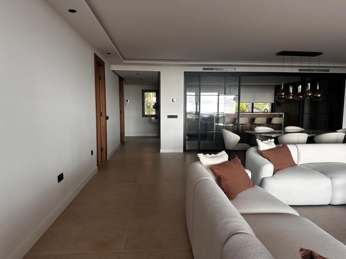 3 Zimmer Apartment zu verkaufen in Nueva Andalucia mit Pool Garage - 1.650.000 € (Ref: 9422203)