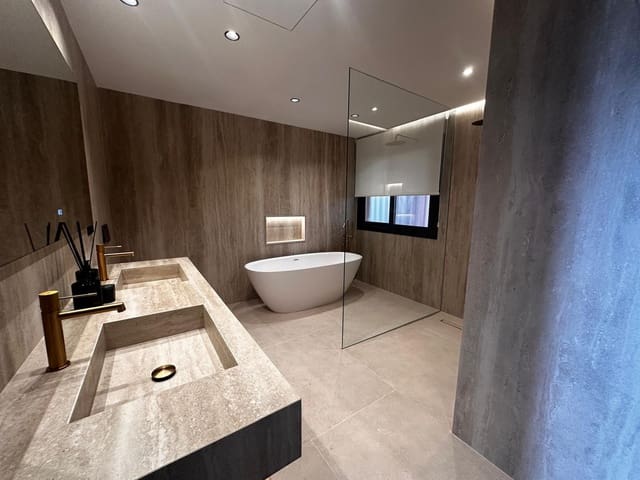 3 soveværelse Lejlighed til salg i Nueva Andalucia, Marbella med swimmingpool garage - € 1.650.000 (Ref: 9422203)