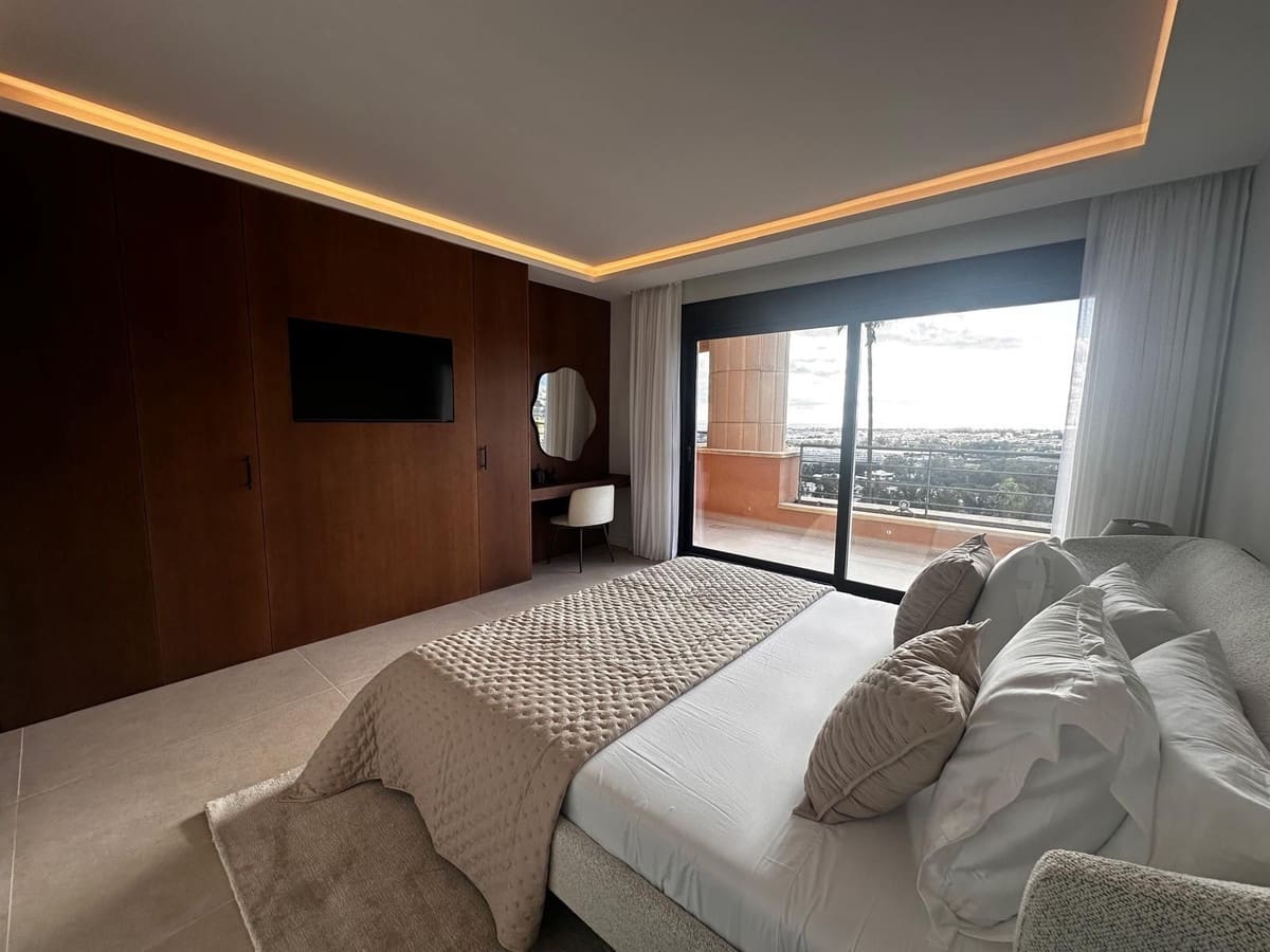 3 Zimmer Apartment zu verkaufen in Nueva Andalucia mit Pool Garage - 1.650.000 € (Ref: 9422203)