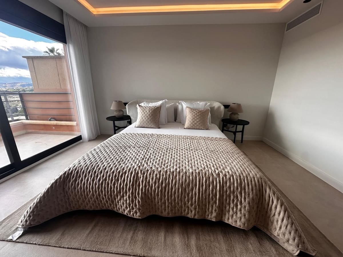 3 Zimmer Apartment zu verkaufen in Nueva Andalucia mit Pool Garage - 1.650.000 € (Ref: 9422203)