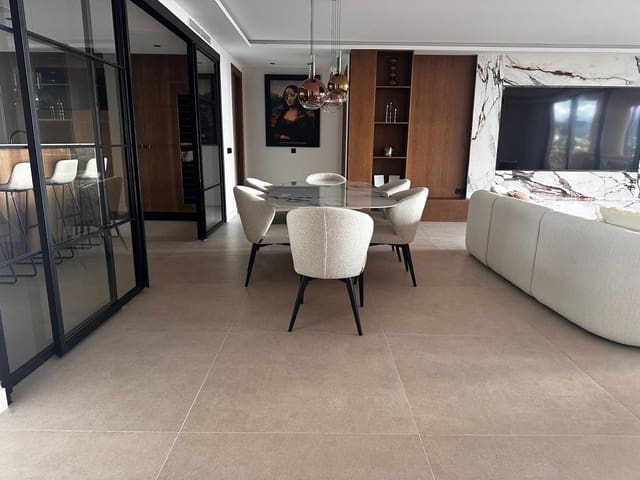 3 soveværelse Lejlighed til salg i Nueva Andalucia, Marbella med swimmingpool garage - € 1.650.000 (Ref: 9422203)