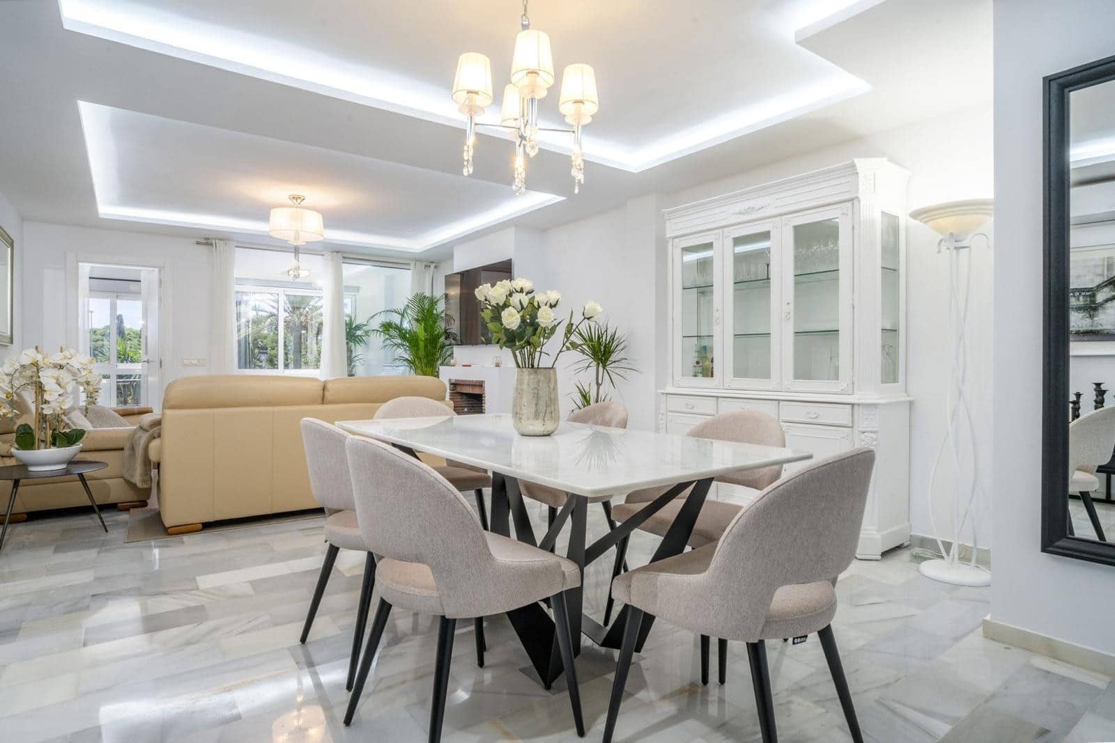 3 makuuhuone Huoneisto myytävänä paikassa Nueva Andalucia mukana uima-altaan - 520 000 € (Ref: 9422205)