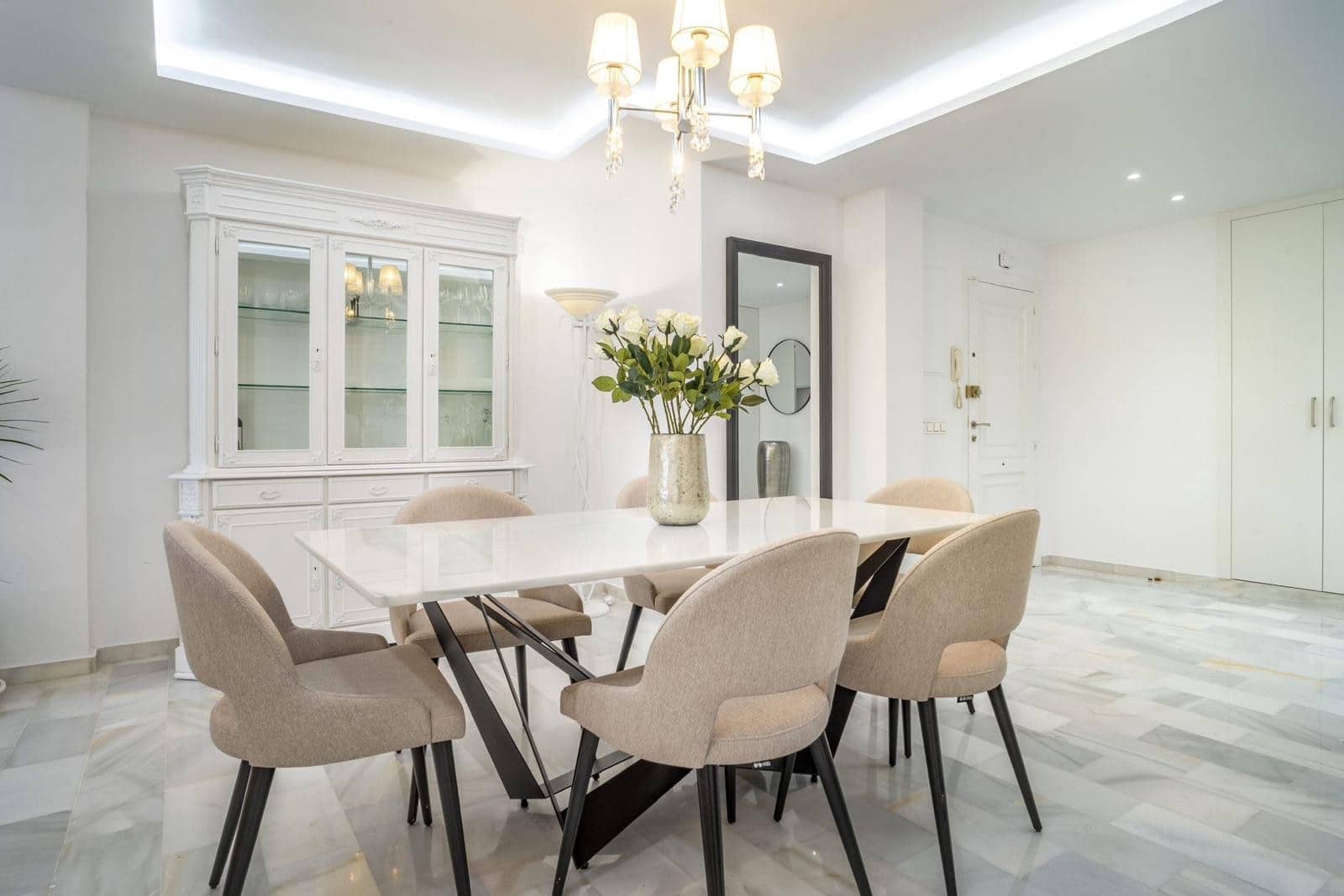 3 makuuhuone Huoneisto myytävänä paikassa Nueva Andalucia mukana uima-altaan - 520 000 € (Ref: 9422205)