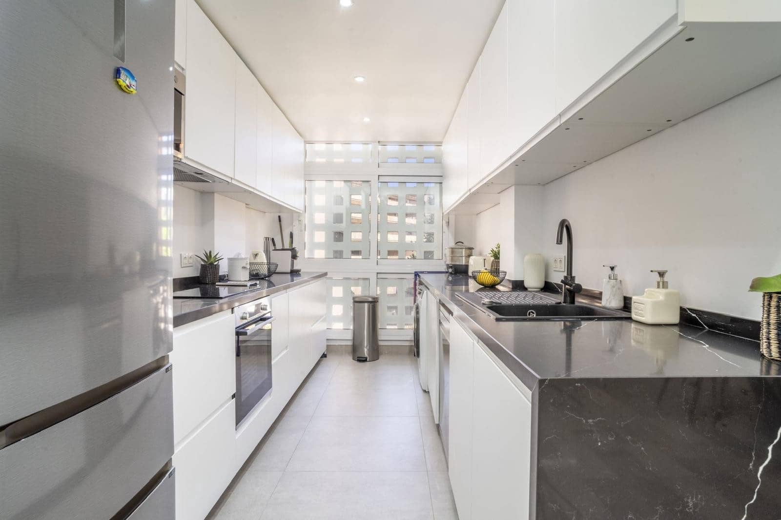 3 makuuhuone Huoneisto myytävänä paikassa Nueva Andalucia mukana uima-altaan - 520 000 € (Ref: 9422205)