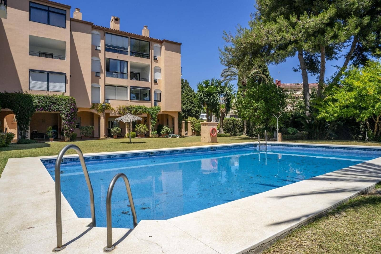 3 makuuhuone Huoneisto myytävänä paikassa Nueva Andalucia mukana uima-altaan - 520 000 € (Ref: 9422205)