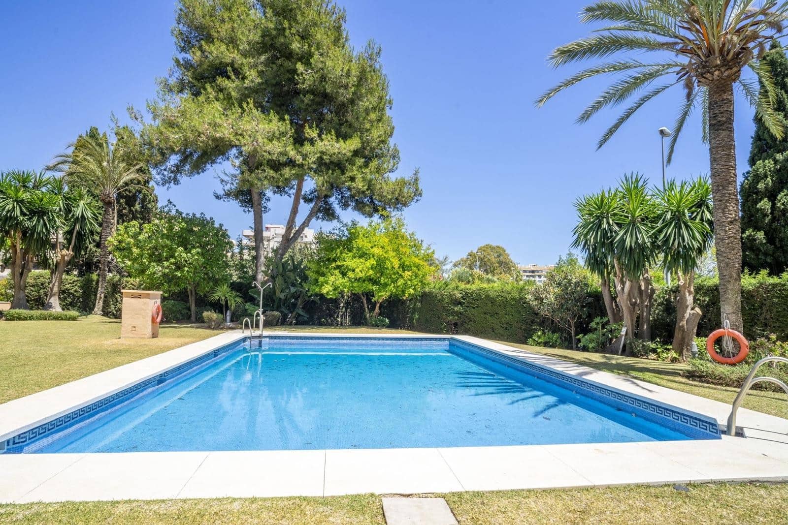 3 makuuhuone Huoneisto myytävänä paikassa Nueva Andalucia mukana uima-altaan - 520 000 € (Ref: 9422205)