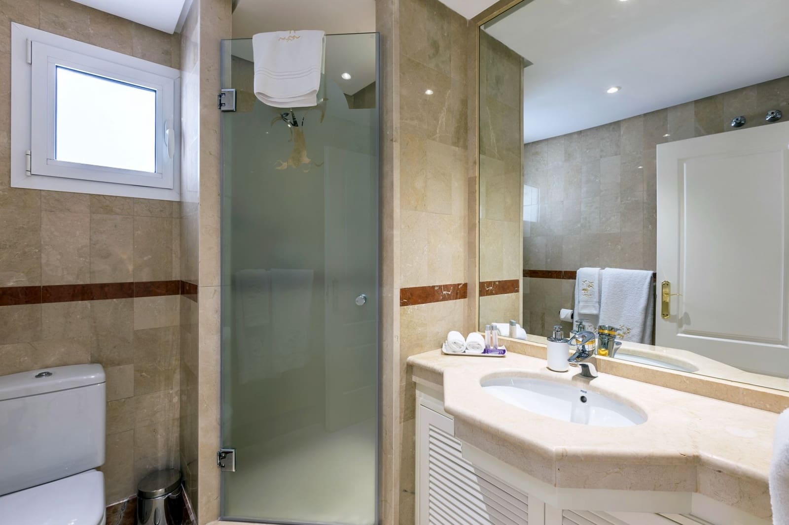 3 chambre Penthouse à vendre à Marbella avec piscine - 2 100 000 € (Ref: 9424388)