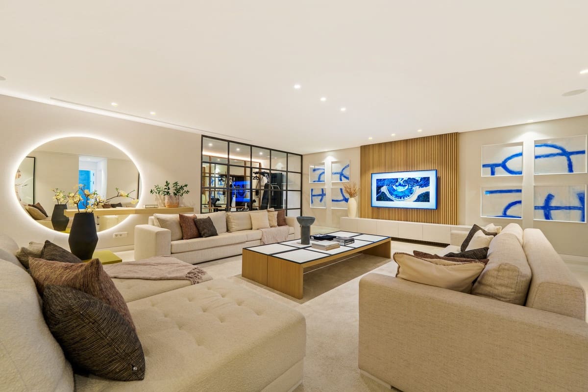 5 soveværelse Villa til salg i Nueva Andalucia med swimmingpool garage - € 4.990.000 (Ref: 9427050)