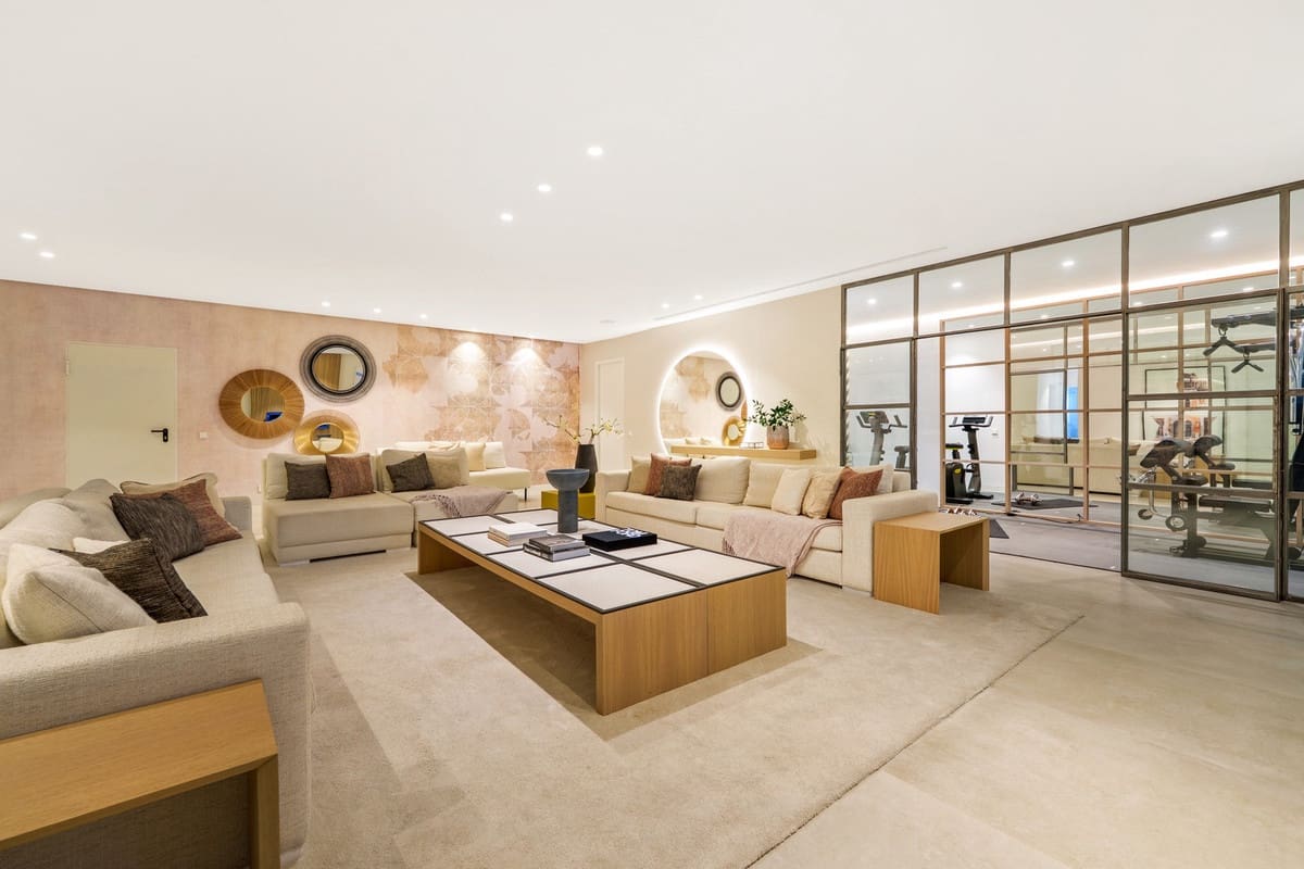 5 soveværelse Villa til salg i Nueva Andalucia med swimmingpool garage - € 4.990.000 (Ref: 9427050)