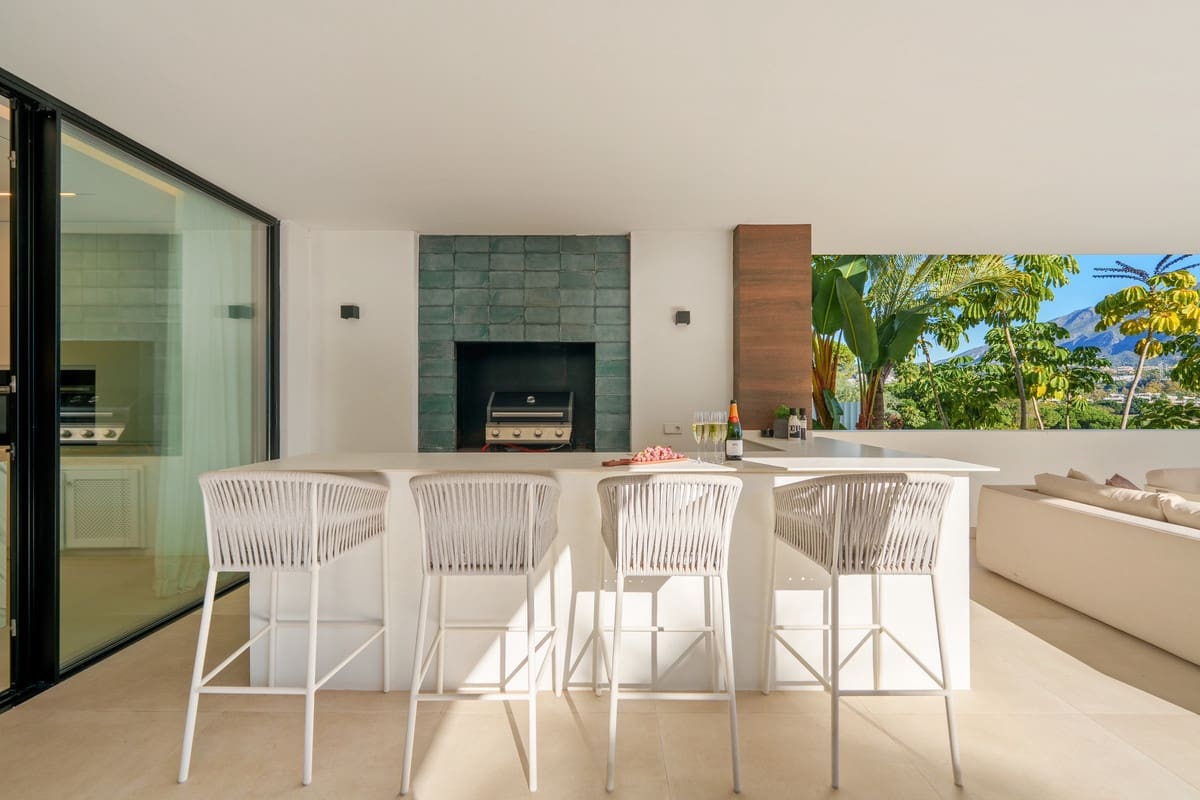 5 soveværelse Villa til salg i Nueva Andalucia med swimmingpool garage - € 4.990.000 (Ref: 9427050)