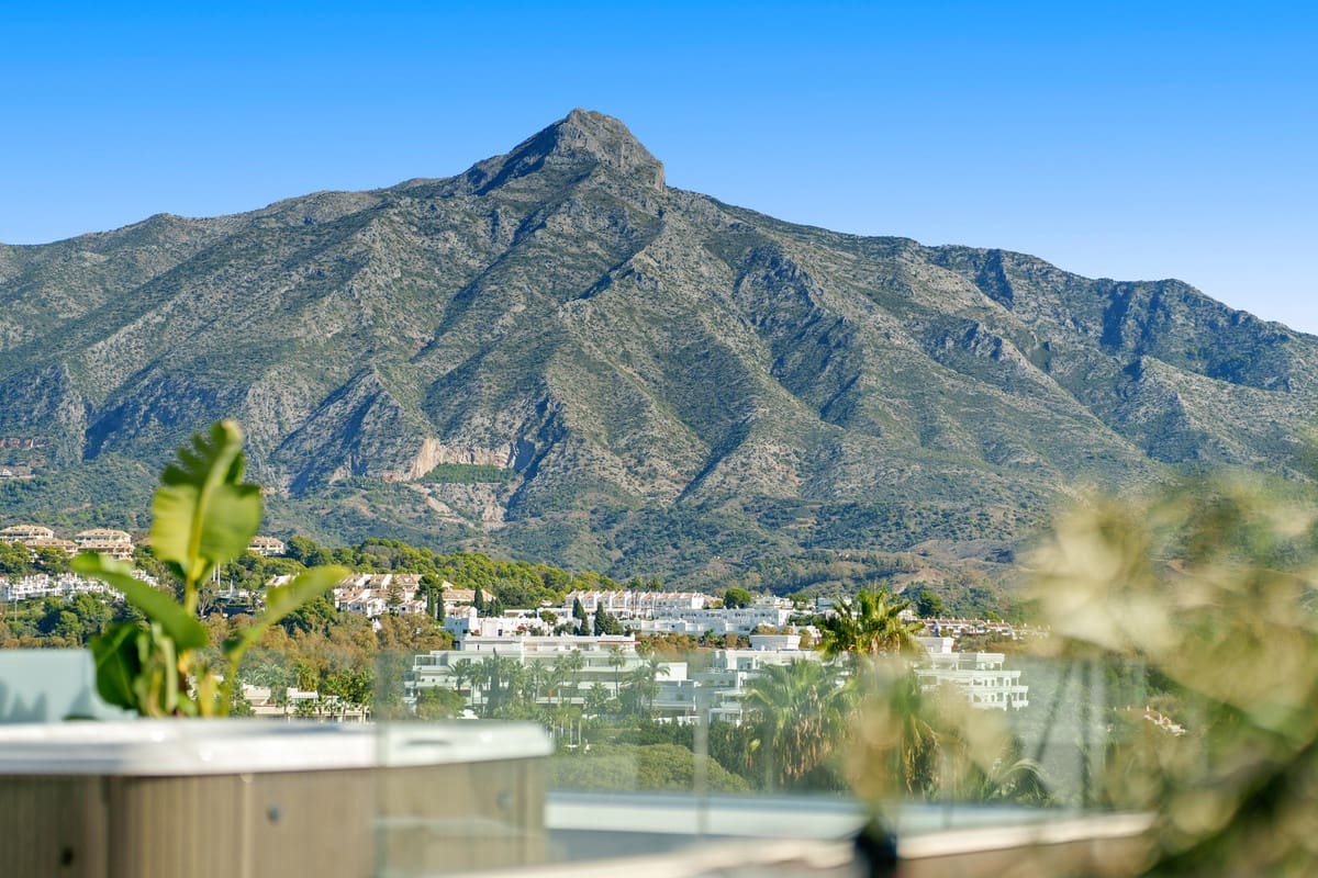 5 soveværelse Villa til salg i Nueva Andalucia med swimmingpool garage - € 4.990.000 (Ref: 9427050)