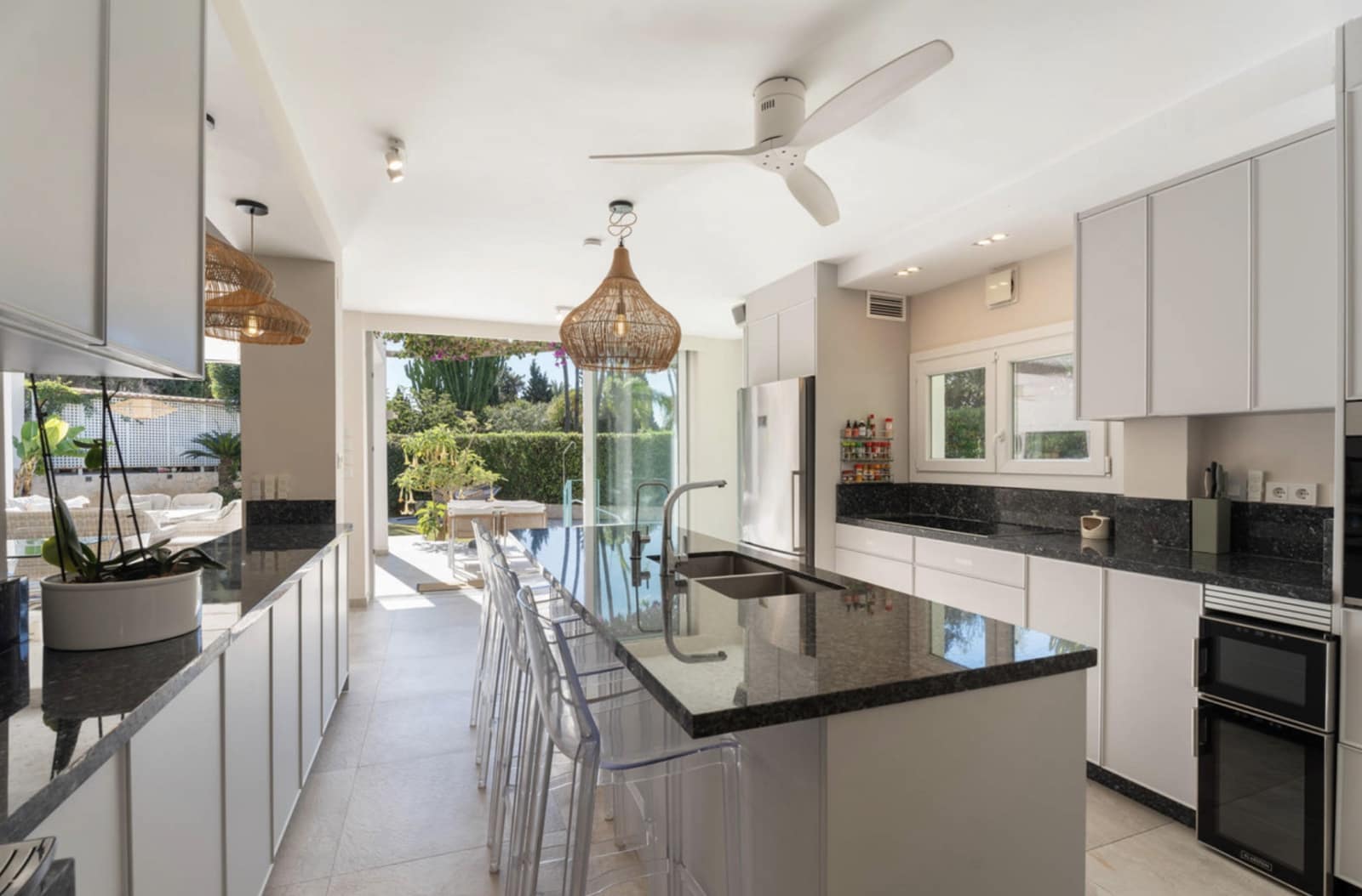 6 sypialnia Willa na sprzedaż w Marbella z basenem garażem - 2 595 000 € (Ref: 9430954)