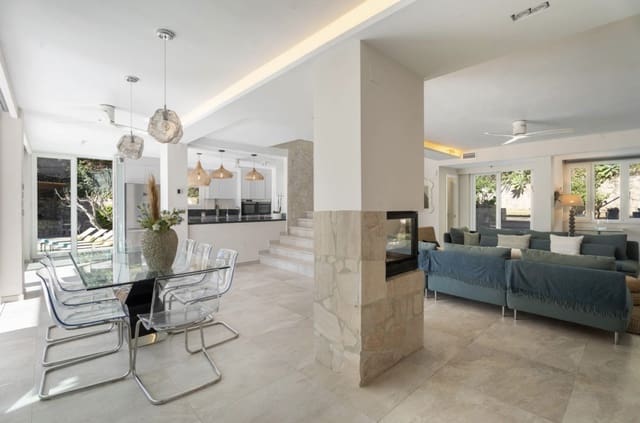 6 sypialnia Willa na sprzedaż w Marbella z basenem garażem - 2 595 000 € (Ref: 9430954)