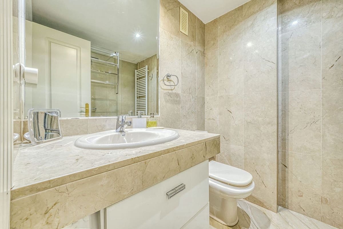 2 sovrum Lägenhet till salu i Marbella med pool garage - 495 000 € (Ref: 9430956)