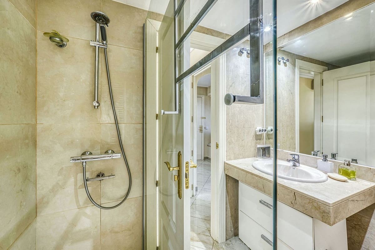 2 sovrum Lägenhet till salu i Marbella med pool garage - 495 000 € (Ref: 9430956)