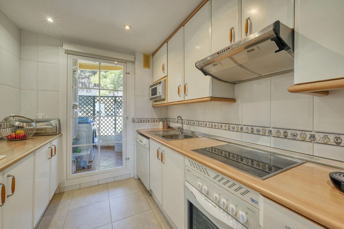 2 sovrum Lägenhet till salu i Marbella med pool garage - 495 000 € (Ref: 9430956)