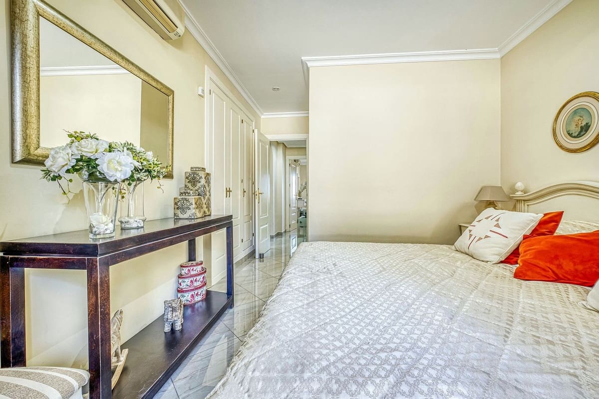 2 sovrum Lägenhet till salu i Marbella med pool garage - 495 000 € (Ref: 9430956)