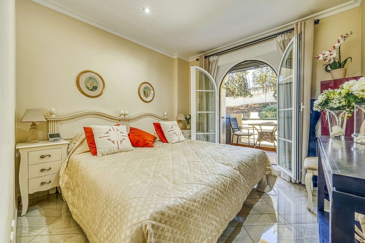 2 sovrum Lägenhet till salu i Marbella med pool garage - 495 000 € (Ref: 9430956)