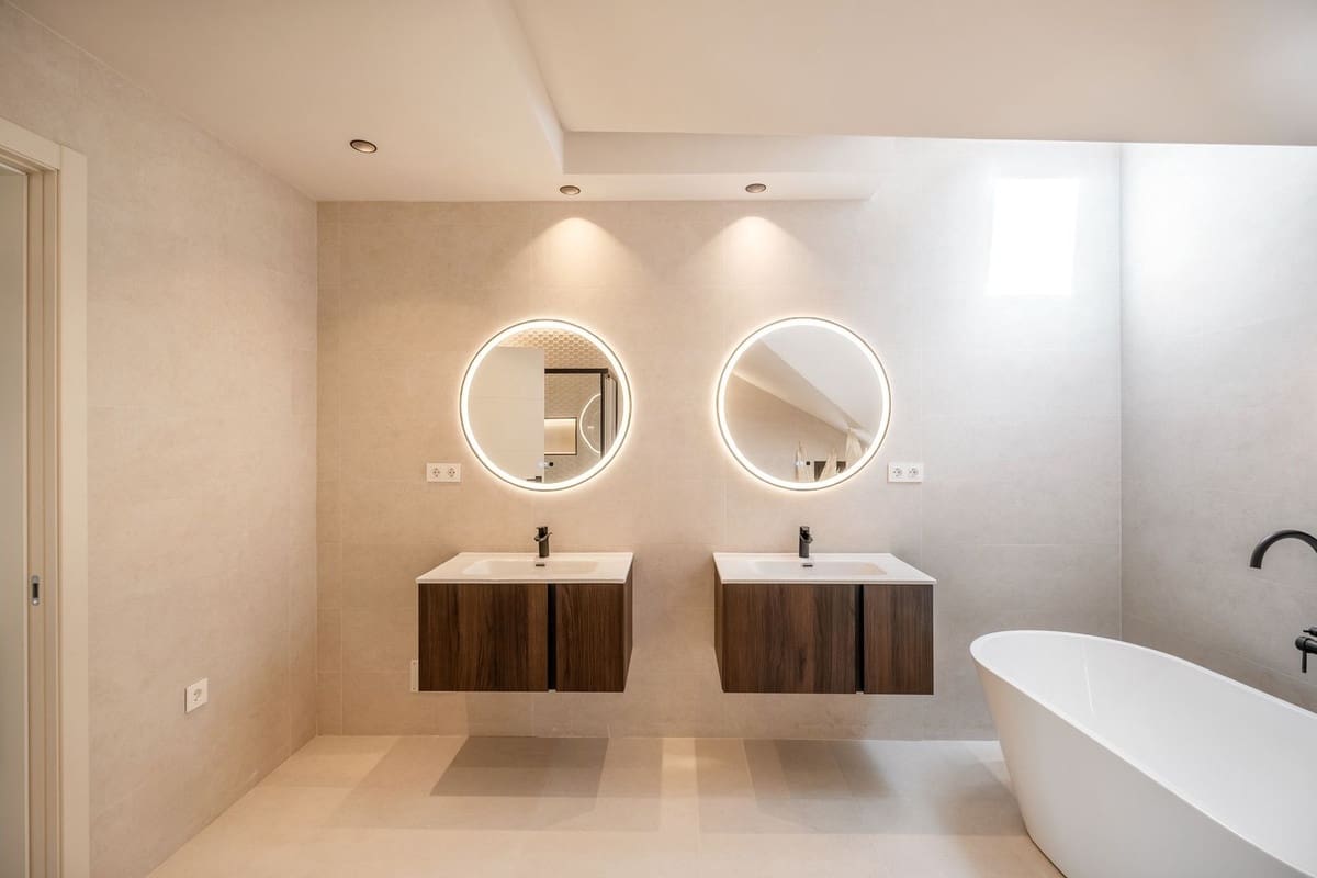 4 sypialnia Penthouse na sprzedaż w Marbella z basenem - 2 950 000 € (Ref: 9430958)