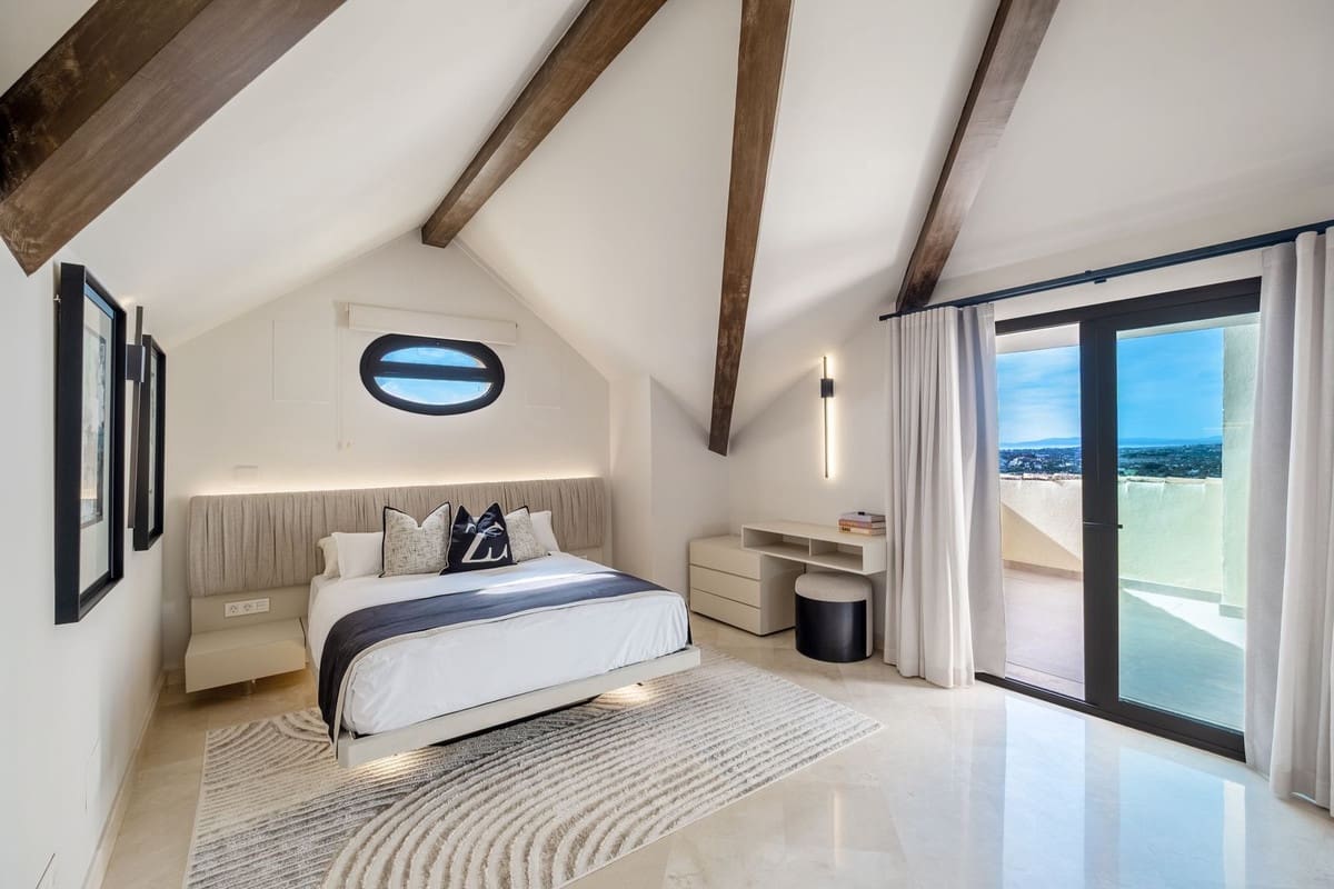 4 sypialnia Penthouse na sprzedaż w Marbella z basenem - 2 950 000 € (Ref: 9430958)