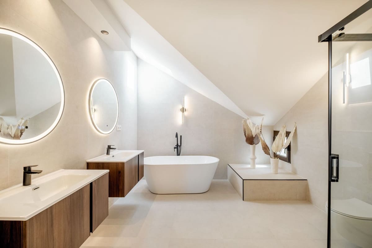 4 sypialnia Penthouse na sprzedaż w Marbella z basenem - 2 950 000 € (Ref: 9430958)