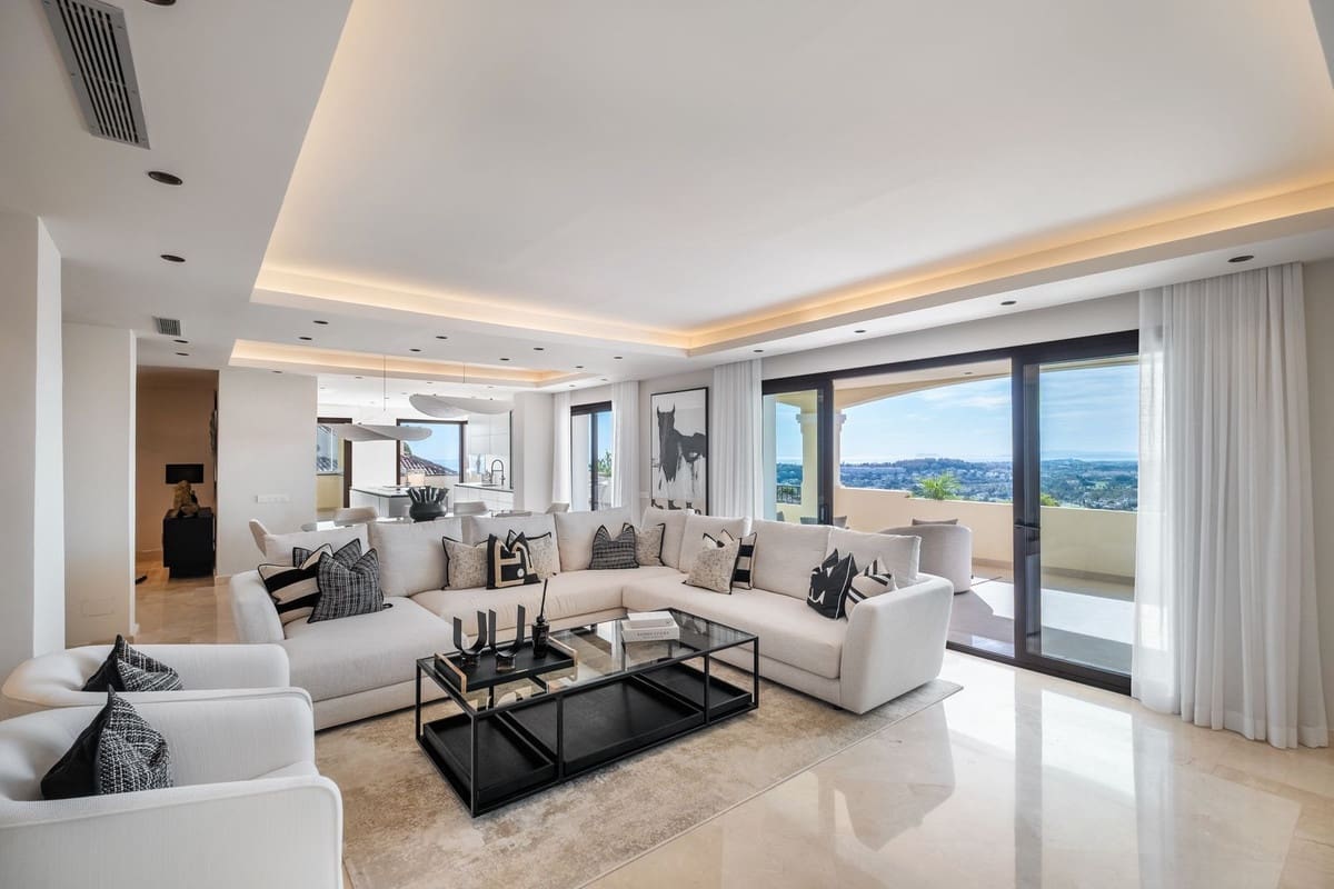 4 sypialnia Penthouse na sprzedaż w Marbella z basenem - 2 950 000 € (Ref: 9430958)