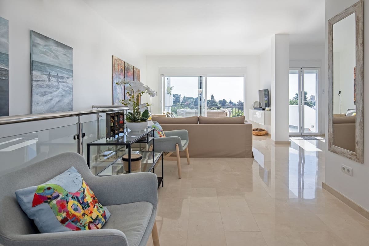 4 soverom Kjedet enebolig til salgs i Nueva Andalucia med svømmebasseng garasje - € 995 000 (Ref: 9430959)