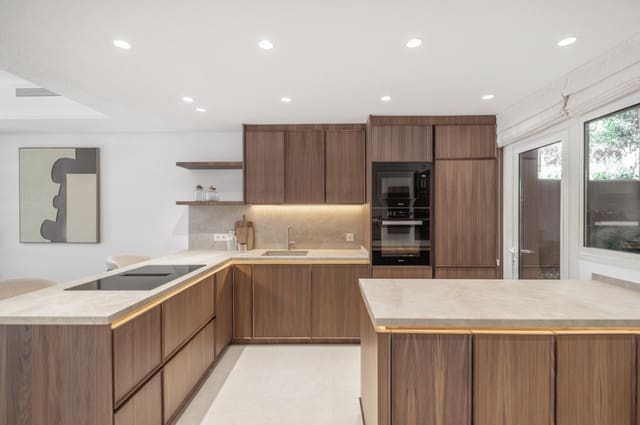 Casa de 4 habitaciones en Marbella en venta con piscina garaje - 1.995.000 € (Ref: 9430961)