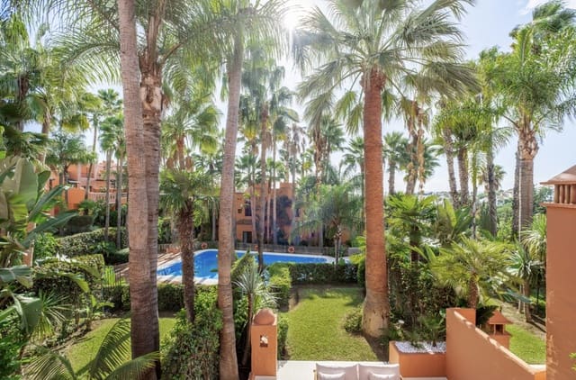 4 chambre Maison de Ville à vendre à Marbella avec piscine garage - 1 995 000 € (Ref: 9430961)