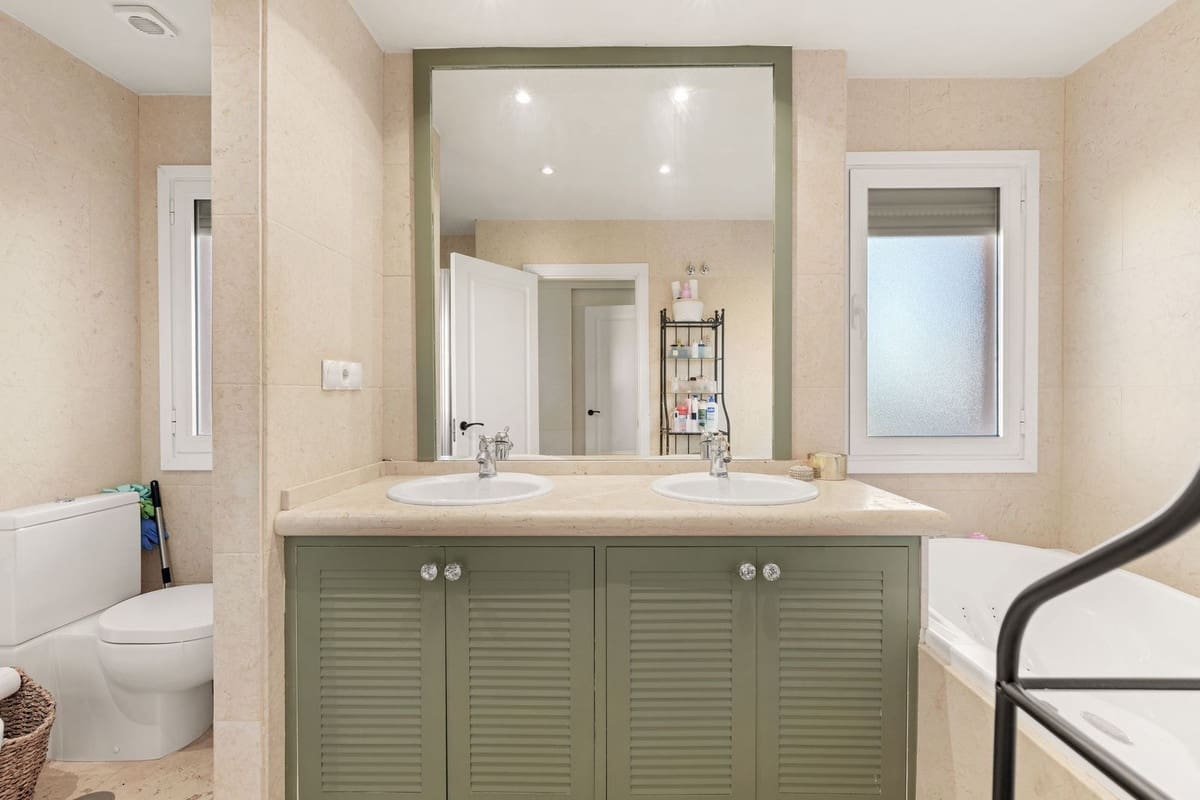 2 sovrum Lägenhet till salu i Marbella med pool garage - 685 000 € (Ref: 9433273)