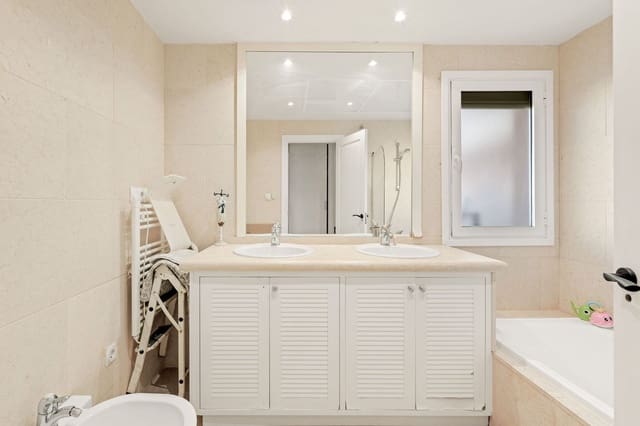 2 sovrum Lägenhet till salu i Marbella med pool garage - 685 000 € (Ref: 9433273)