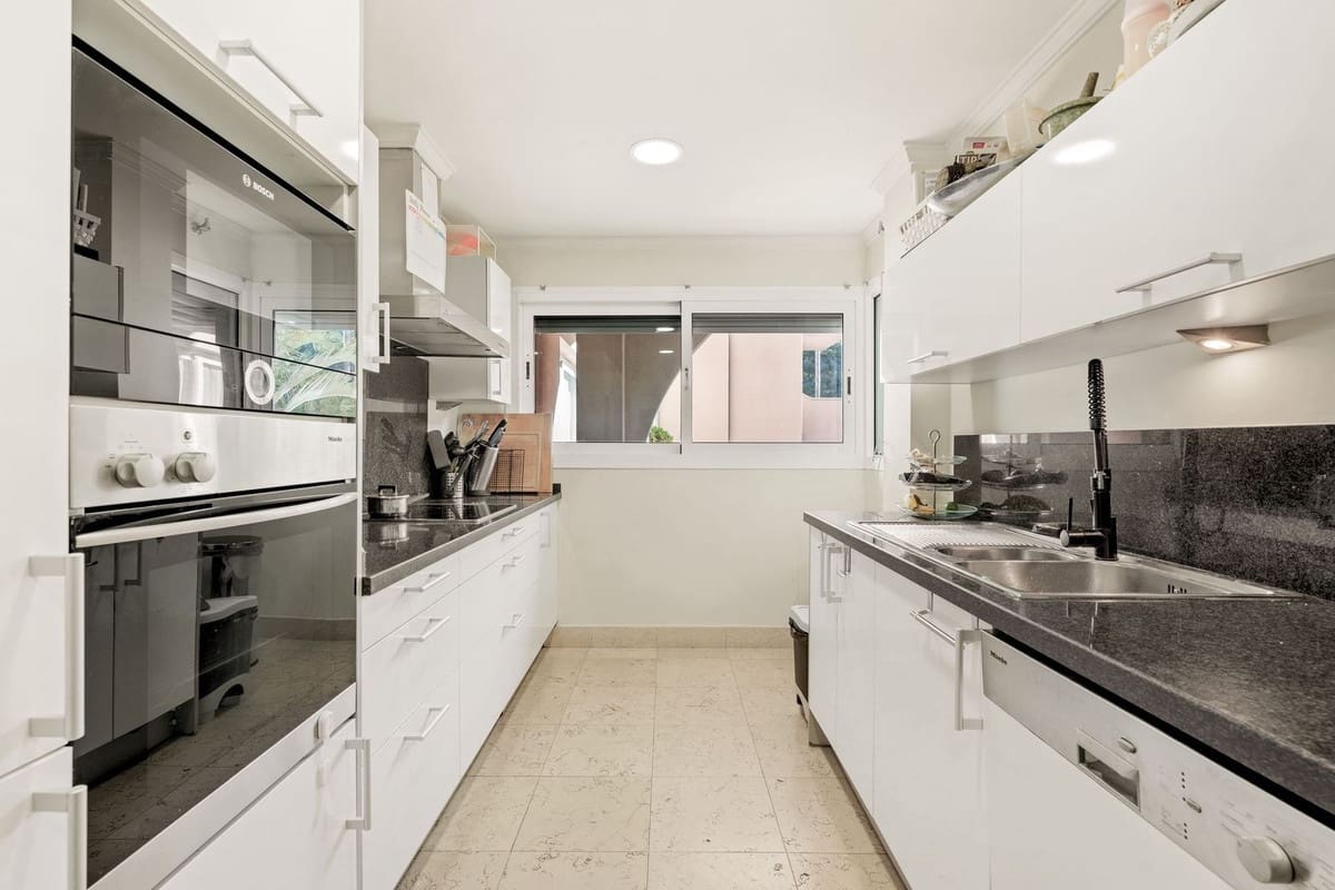 2 sovrum Lägenhet till salu i Marbella med pool garage - 685 000 € (Ref: 9433273)