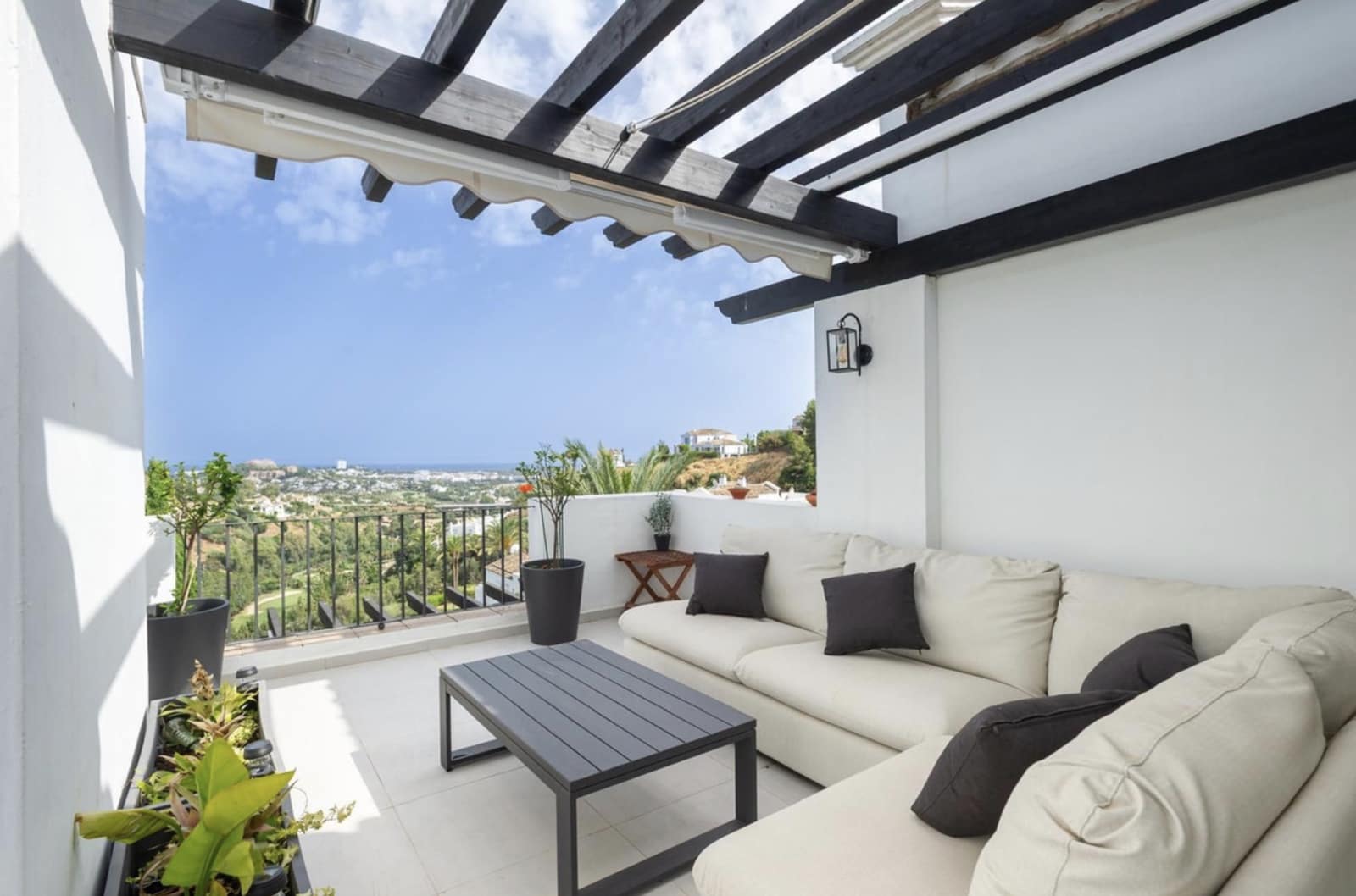 3 sypialnia Penthouse na sprzedaż w La Quinta z basenem - 945 000 € (Ref: 9441364)