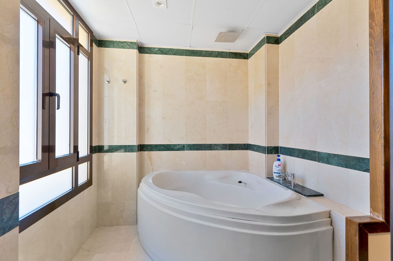 4 soverom Bungalow til salgs i Marbella med svømmebasseng garasje - € 2 595 000 (Ref: 9446192)