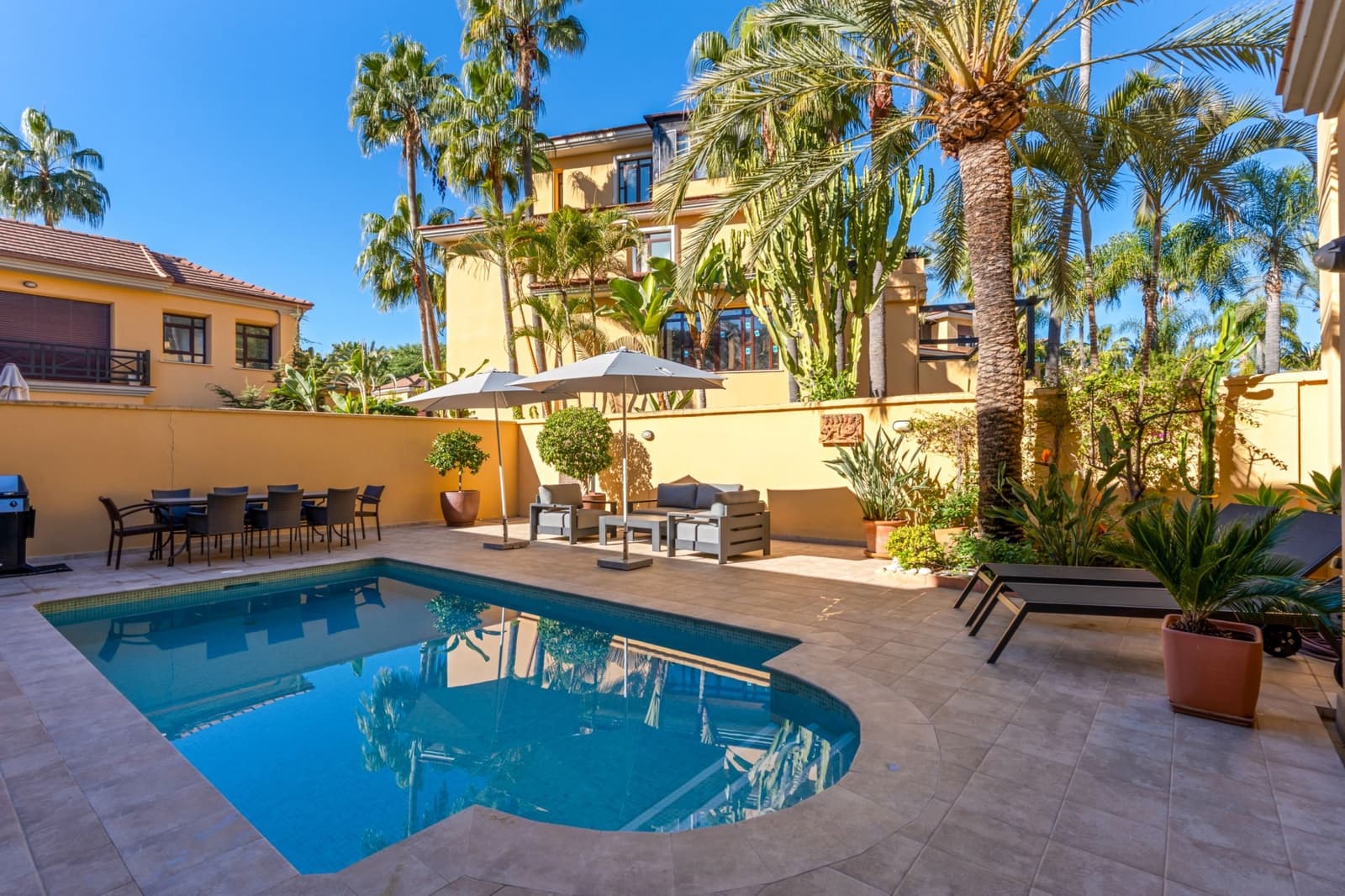 4 soverom Bungalow til salgs i Marbella med svømmebasseng garasje - € 2 595 000 (Ref: 9446192)