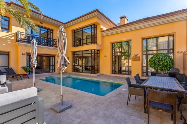 4 soveværelse Semi-Rækkehus til salg i Puerto Banus, Marbella med swimmingpool garage - € 2.595.000 (Ref: 9446192)